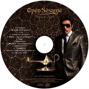 鈴木雅之さんの新譜『Open Sesame』の写真に当店の絨毯が使われました！の画像