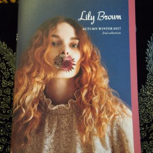 Lily Brownのコレクションブックに当店の絨毯が使われました。の画像